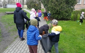 Dzień Ziemi Zuchy świętowały  nad stawami.  (3)