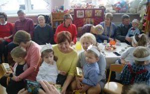 Dzień Babci i Dziadka w grupie Smerfy (7)