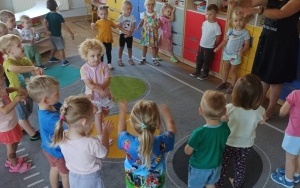 Pierwsze dni w przedszkolu dzieci z grupy Krasnale. (6)