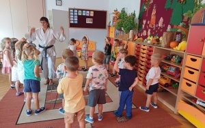 Zajęcia ruchowe z elementami karate - Misie (6)