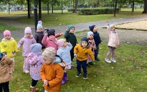 Jesienne spotkanie z wiewiórką- Smerfy (7)