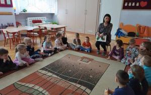 Spotkanie z Panią Bibliotekarką w ramach akcji „Cała Polska czyta dzieciom” - Misie  (2)