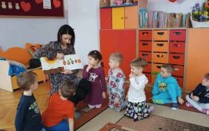 Spotkanie z Panią Bibliotekarką w ramach akcji „Cała Polska czyta dzieciom” - Misie  (5)