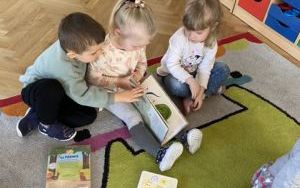 „ Cała Polska czyta dzieciom”- wizyta pani bibliotekarki w Smerfach (3)