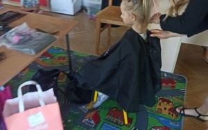 Wizyta mamy fryzjerki w Krasnalach (1)